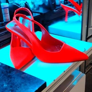 🔥Electric Orange Pumps, size 9.5, or 40 European very Sexy